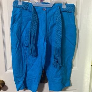 Metro Girl ladies shorts with pockets and braided style belt; size: Medium